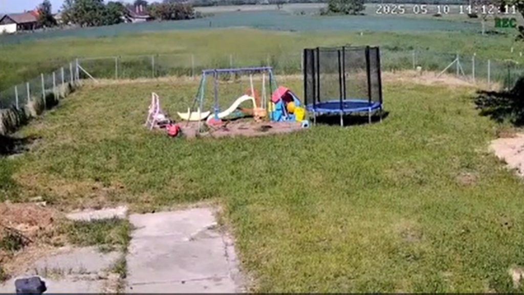 Porördög pörgetett meg egy családi játszóteret Szentmártonkátán – videó