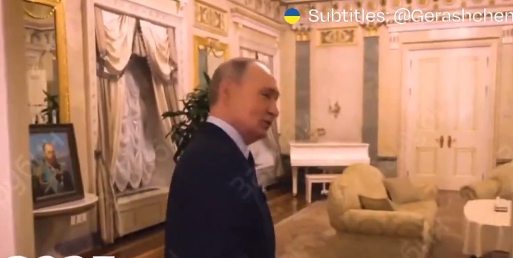 Putyin megmutatta a luxuskéróját a Kremlben