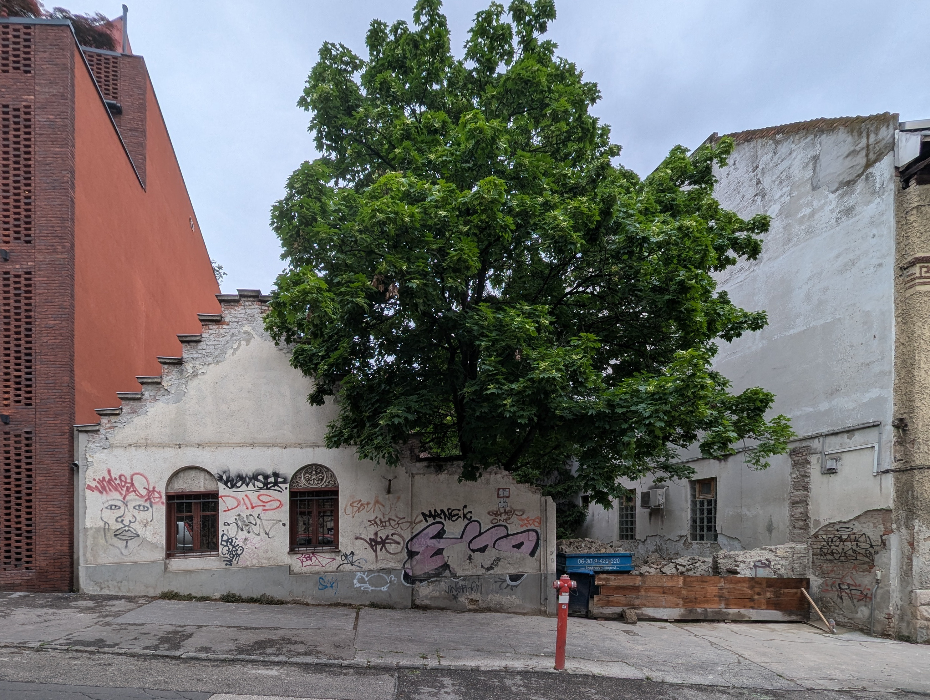 Lassan megújul a Rózsadomb utolsó falusias épülete 1