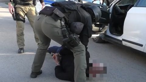 Otthonában bújtatta a Spanyolországban gyilkosság miatt körözött unokaöccseit egy férfi Balatonalmádiban, kivonult a TEK