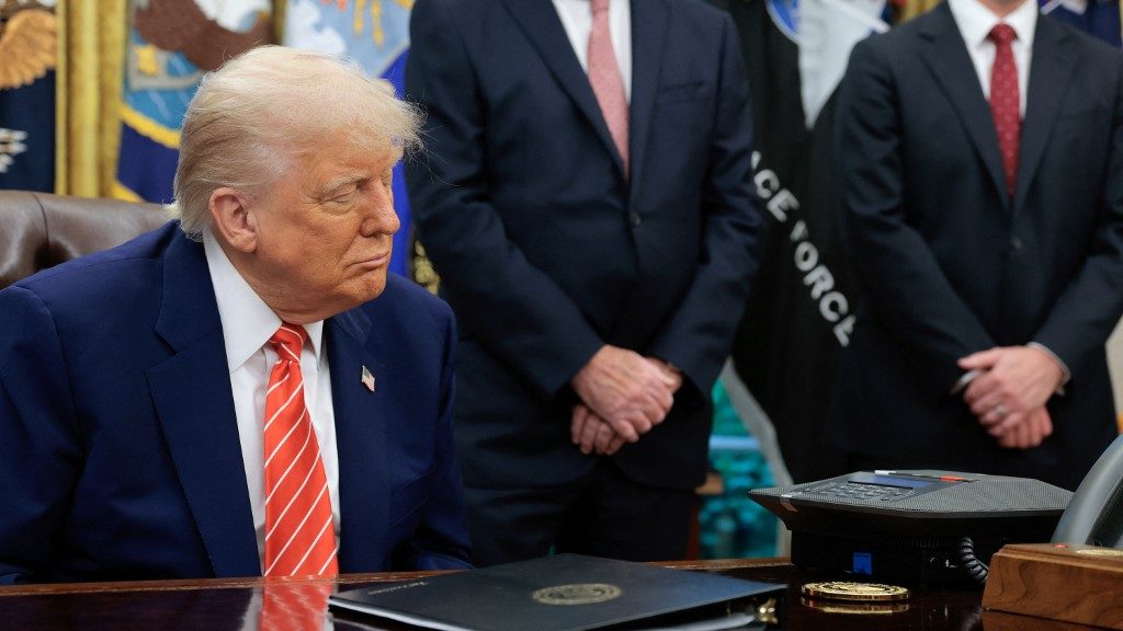 Trump a keleti repülés előtt „jót, produktívat” telefonált Zelenszkijjel