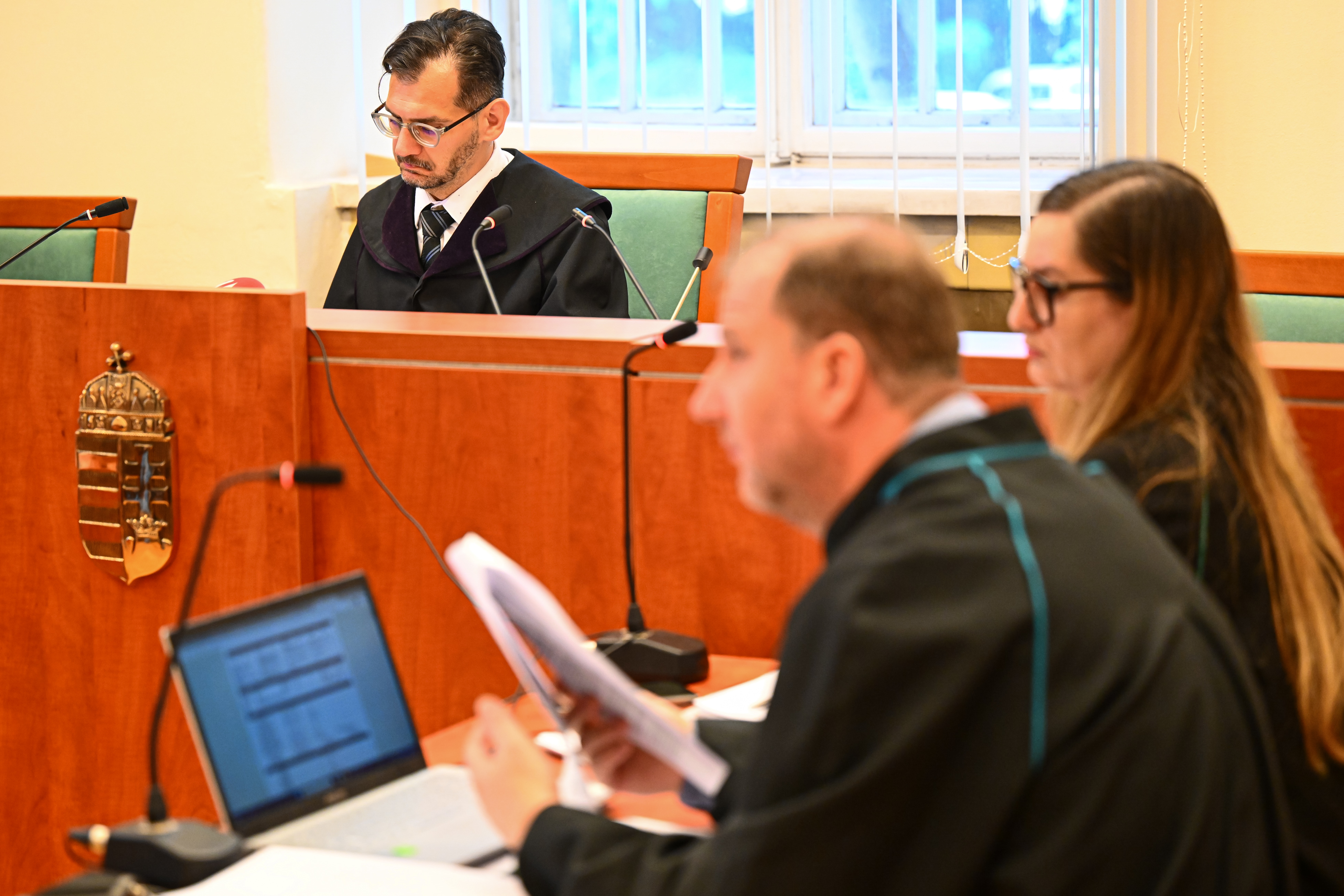 „És a bíró úr is elmegy a jó büdös picsába” – Orbán Viktort szidva őrjöngött a bíróságon a Kőbányai úti gyilkos 1