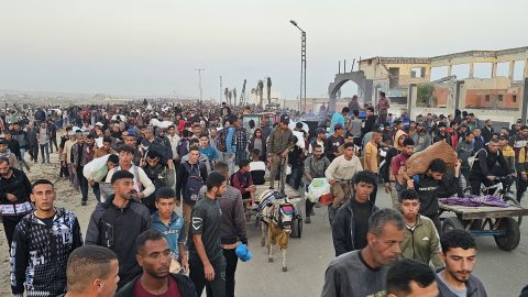Izraeli tankok tüzeltek az ételosztáshoz összegyűlt tömegbe Gázában