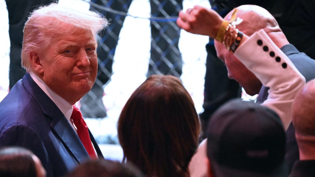 Trump súlyos következményeket helyezett kilátásba, ha Musk támogatni kezdené a demokratákat