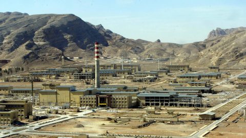 Az izraeli hadsereg szerint csapást mértek az iráni atomerőműre