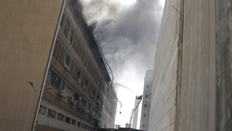 Iránban egy reaktort, Izraelben egy kórházat ért légi támadás