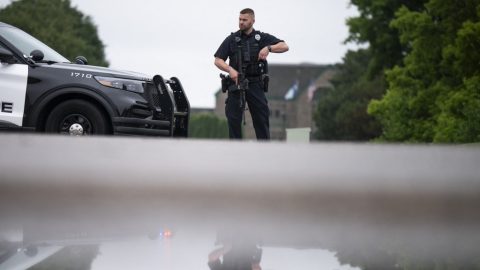 Egy demokrata politikust és férjét agyonlőtték, egy másikat megsebesítettek Minnesotában
