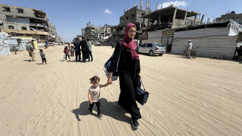 Menekülteket elszállásoló iskolát bombázott az izraeli légierő, tizennyolc halott