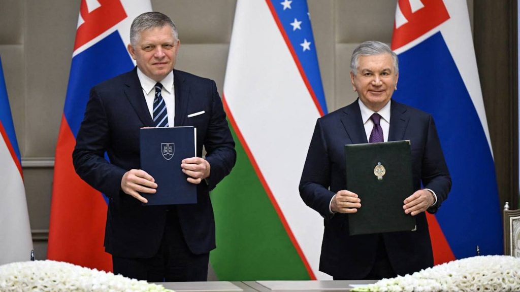 Üzbegisztánban panaszolta el Fico, hogy túl sok a párt Szlovákiában