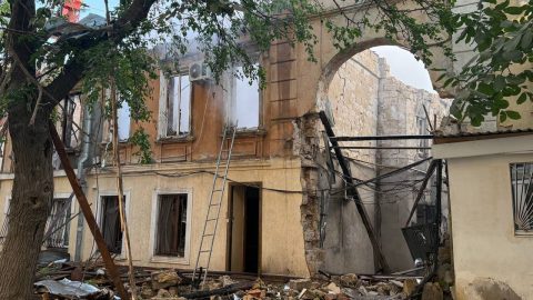 Drónzápor hullott Odesszára, egy ember meghalt, többen megsérültek