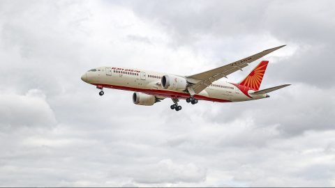 Műszaki hiba miatt megszakította útját az Air India egyik gépe