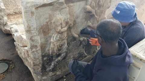 Gyönyörűen faragott ősi szarkofágra bukkantak