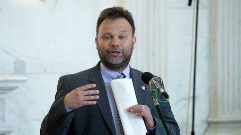 A Showder Klub kiállt a Karinthy-gyűrűjét elvesztő Aranyosi Péter mellett