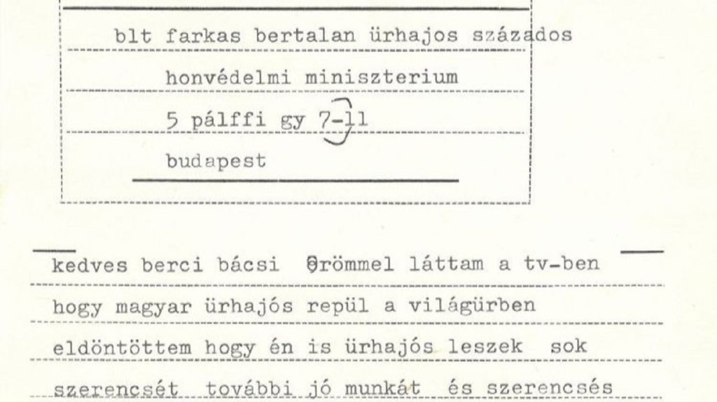 Kedves táviratokkal ostromolták a gyerekek a repülése után hazatérő Farkas Bertalant