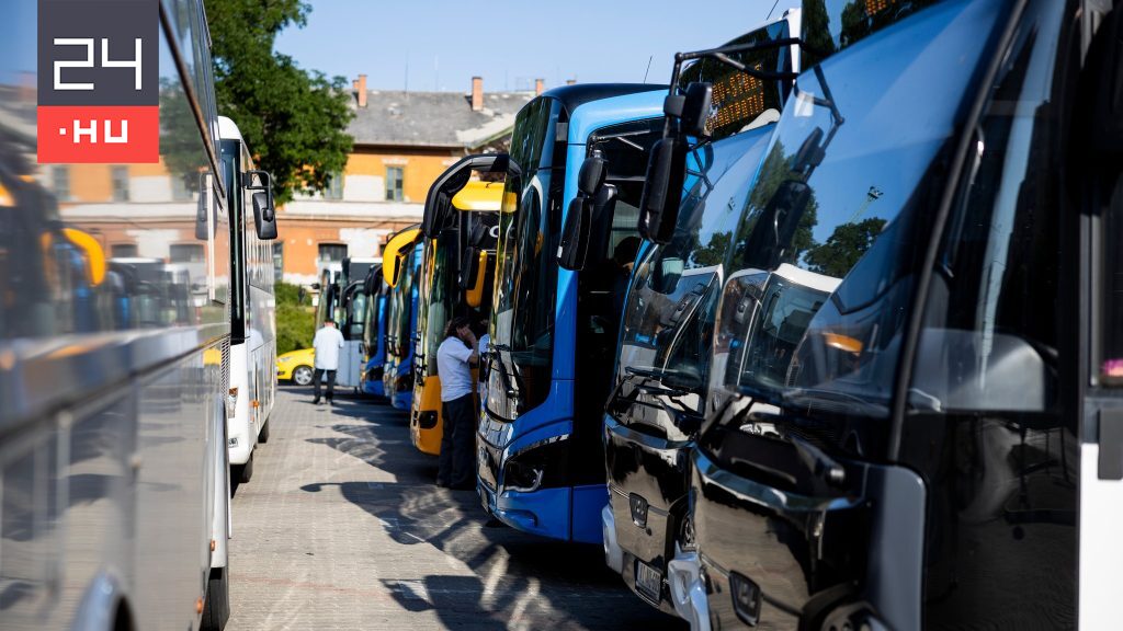 Vitézy: Lázár számára egyszerűbb a lovakat félteni a Pride-tól, mint a MÁV utasait a hőgutától