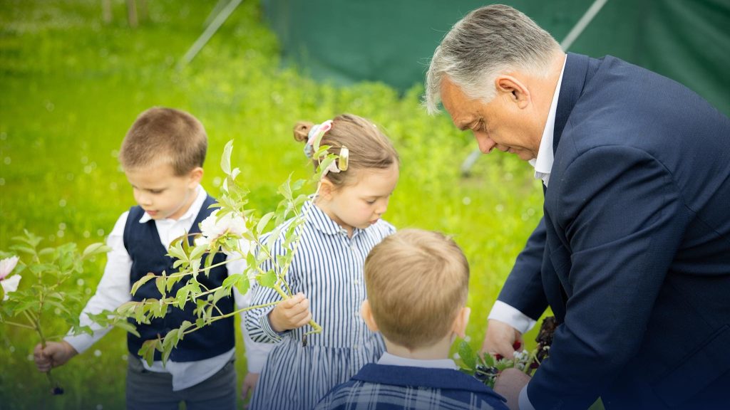 Orbán és a fideszesek is megmutatták, a Pride helyett ők mire büszkék