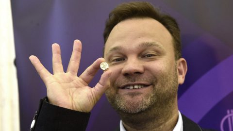 A közmédia visszavonja Aranyosi Péter Karinthy-gyűrűjét
