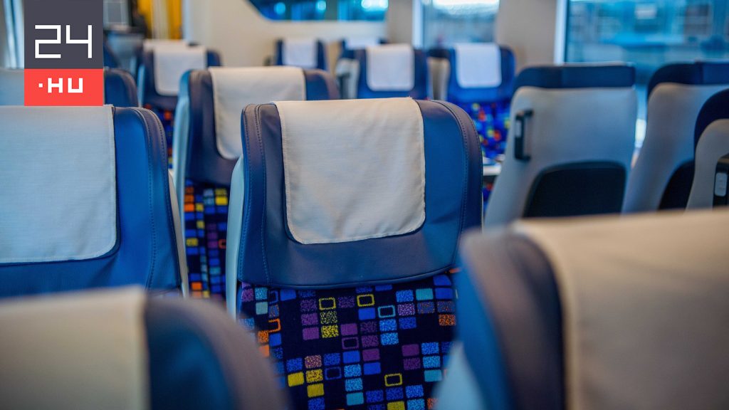 Rászakadt egy utas fejére a lámpa a Savaria InterCity-n