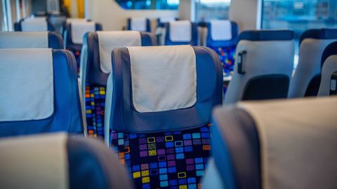 Rászakadt egy utas fejére a lámpa a Savaria InterCity-n