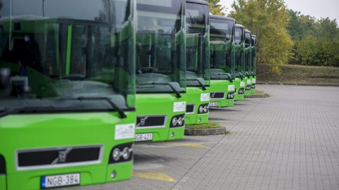 A felmentő ítélet után most öt év börtönt kaptak a pécsi buszos csalás vádlottjai