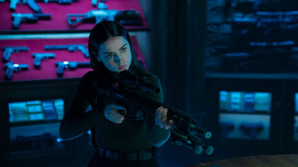 John Wick már csak egy kedves óvóbácsi, pedig Ana de Armas nélküle is boldogul