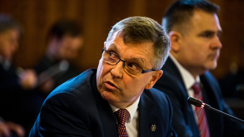 Mfor: Magánalapokat hizlal közpénzből egy Matolcsy-közeli üzletember