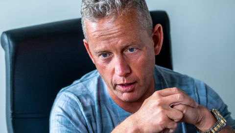 „Már-már muszlimként álltok belém” – fakadt ki Schobert Norbi, miután templomban készült képét kritizálták követői
