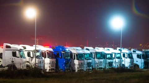 Részlegesen feloldják a kamionstopot a hosszú hétvégén