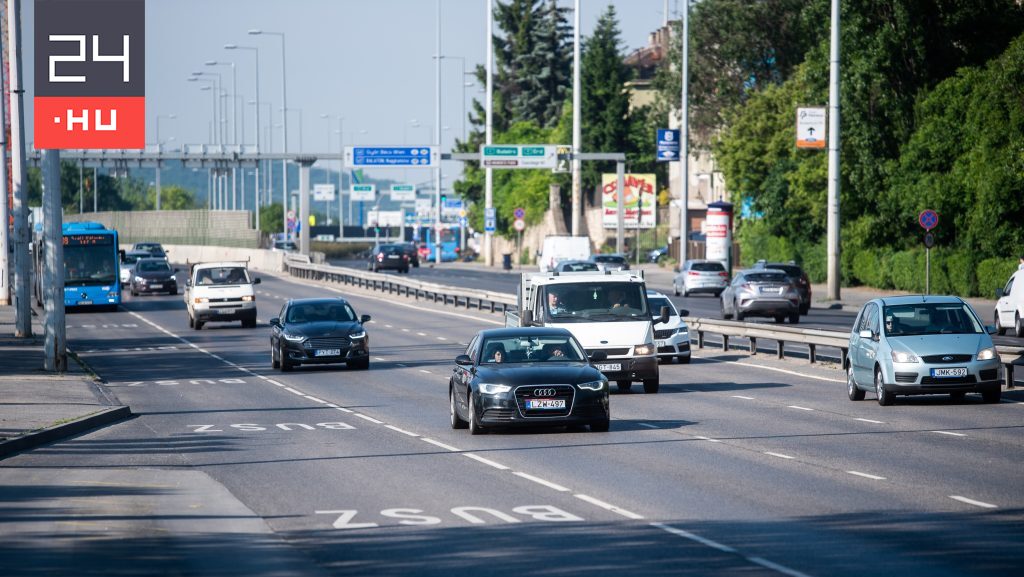 Jövő évtől az autó üzembentartója felel azért, hogy mindenki be legyen kötve