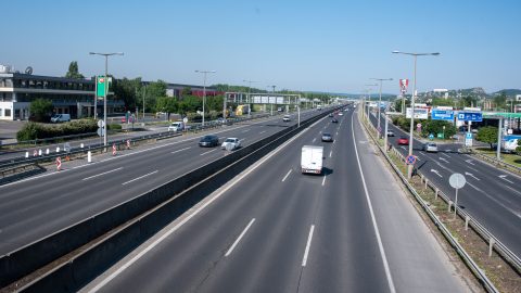 Változás jön az autópálya-matrica vásárlásnál szeptembertől