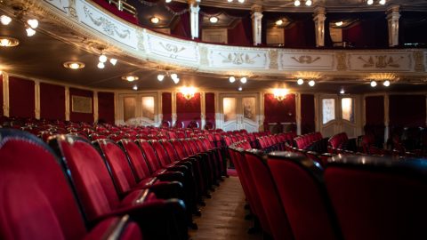 6,5 millió forintot gyűjtöttek a rászoruló színházi dolgozóknak a szakma remekei
