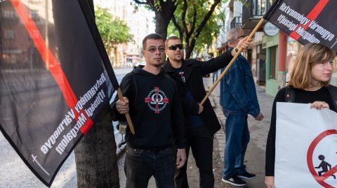 A Hatvannégy Vármegye Ifjúsági Mozgalom a Pride gyülekezőjére szervez gyűlést, várnak minden fehér, keresztény, vallásos, heteroszexuális férfit és nőt