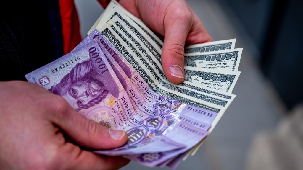 Gyengült a forint