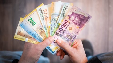 Megtáltosodott a forint reggel