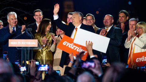 Magabiztos Fidesz-előnyt mért a Nézőpont: egy mostani választáson 108 mandátuma lenne Orbánéknak és csak 82 Magyar Péteréknek