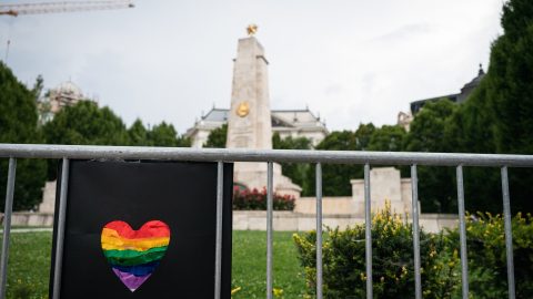 Csökkent a melegházasságot támogató magyarok aránya, de még mindig ők vannak többségben