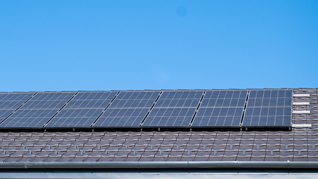 Budakeszi egy részén már nem bírja a napelemek termelését az elektromos hálózat