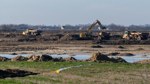 A Tisza vízét fogyaszthatják a debreceni akkugyárak, így írták felül a korábbi terveket