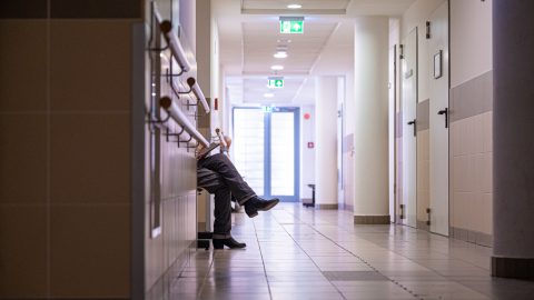 Változások az egészségügyben: mindent átnyomtak a parlamenten, amit a dolgozók nem akartak