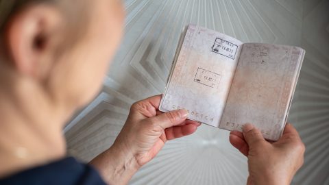 „A miniszterelnök öccsével üzleteltek. Tudjátok, mennyi az annyi és merre hány méter” – befolyással üzérkedés miatt jelentették fel Orbán Áron társait