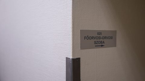 Arcfelismerő rendszer is jöhet az egészségügyi intézményekben a munkaidő betartásának ellenőrzésére