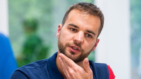 Újabb hiba miatt csütörtökön még tovább halasztották Kapu Tibor felbocsátását