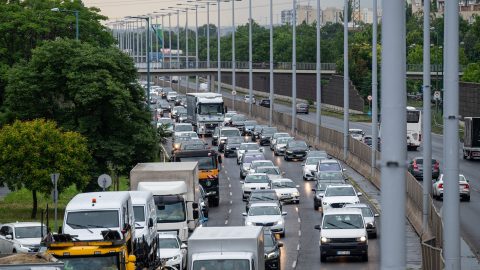 Gyerekekkel teli lengyel busz balesetezett az M3-ason