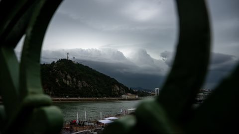 Az extrém hőséget követő esti viharokra figyelmeztet a katasztrófavédelem
