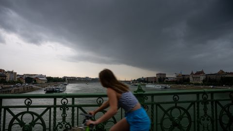 Jégeső, szél, villámlás: majdnem az egész országra riasztást adta ki