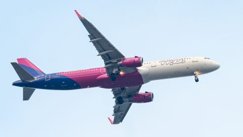 Több tucat magyar utast hagyott a Wizz Air Dubajban
