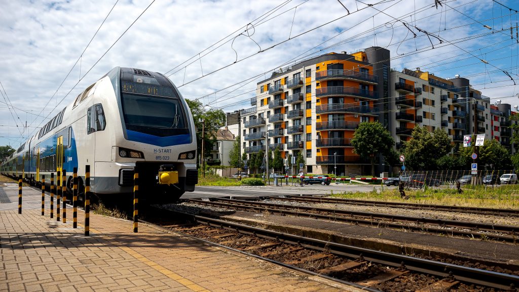 Három nap alatt 13 millió forintot fizetett a MÁV az utasainak a késések miatt