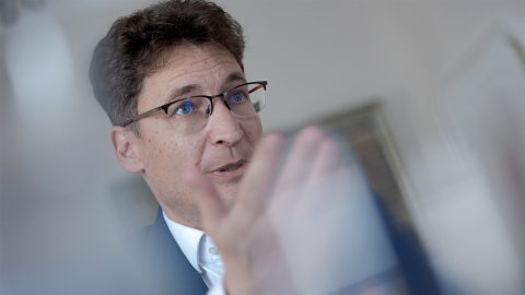 „Vannak polgármesterek, akik nem picsognak, nem sírnak” – Cser-Palkovics András fenntartja, hogy bocsánatot kért tőle Vitályos Eszter