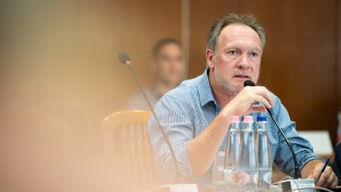 Megfosztották Zugló alpolgármesterét a jogköreitől, mert megpofozott egy gyereket