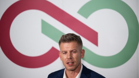 „Orbán Viktor szembeköpte a polgári Magyarországot” – Magyar Péter beszéddel emlékezett Antall Józsefre